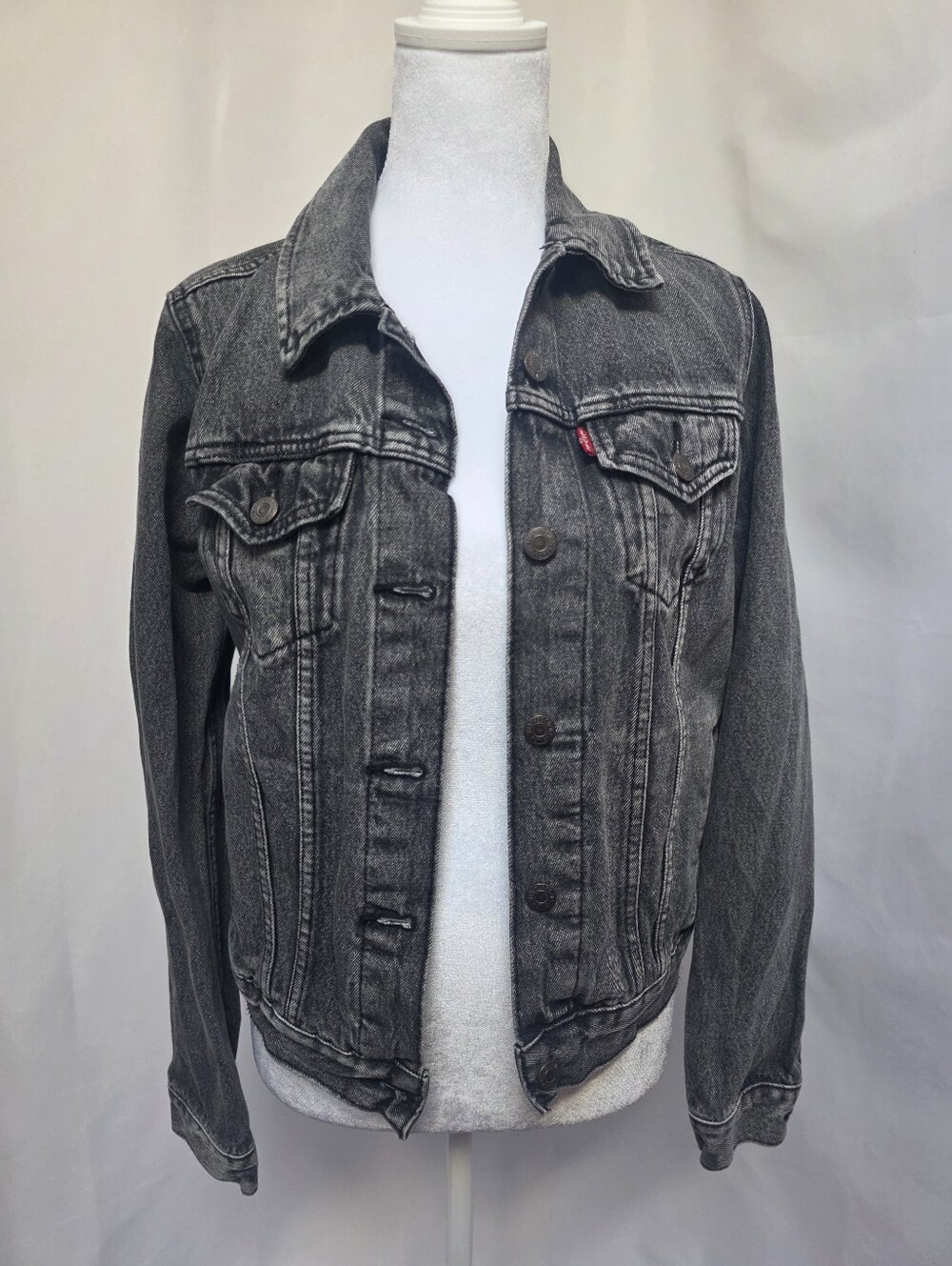 Levi’s Women’s Black Washed Denim Trucker Jacket Medium M